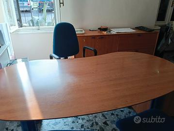 ufficio scrivania sedie e archivio