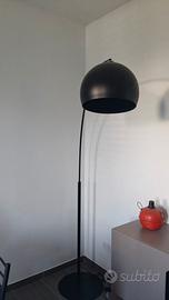 Piantana ad arco nera