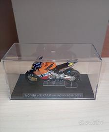 Honda RC211V Valentino Rossi modellino moto