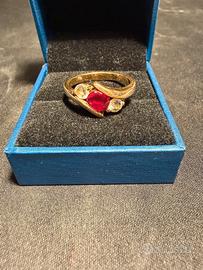 Anello placcato d’oro con granato