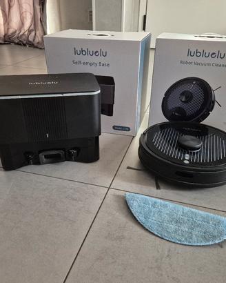 Robot aspirapolvere e lava pavimenti. 