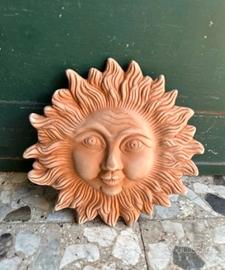Decorazione sole a muro in terracotta