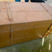 Baule vintage verniciato in vero legno