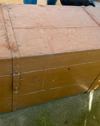 Baule vintage verniciato in vero legno