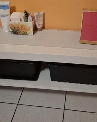 Mobiletto basso per soggiorno con ripiano