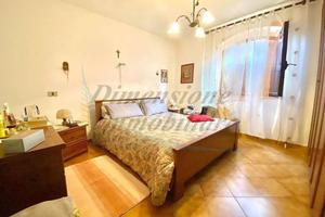 Villa di 240 m² con più di 5 locali e posto auto a