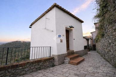 2 LOCALI A VEZZANO LIGURE