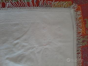 sovraccoperta di picchè di cotone bianca
