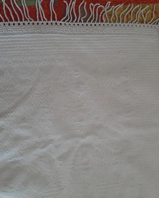 sovraccoperta di picchè di cotone bianca