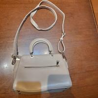 Borsa a mano beige con tracolla e interni fantasia