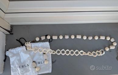 Collana e orecchini abbinati FURLA in resina beige