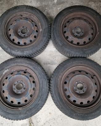 Set di cerchi e gomme invernali Hankook 15 pollici