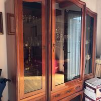 Elegante Cristalliera a 3 Ante in Legno Pregiato