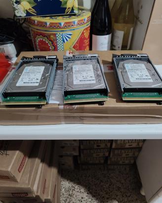 3 dischi 146GB 15000U/Min hus151414vl3800 03n5288