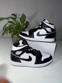 Jordan 1 Mid 44,5 Bianco e Nere Nuove con etichett