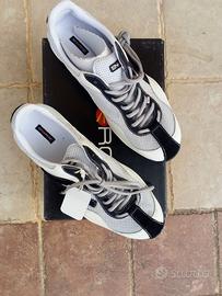 Scarpe nuove, mai indossate 44