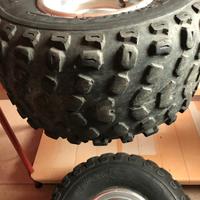 Quad Cerchi Allumino 10x5 9x8 con gomme Kenda