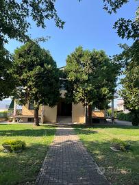 Casa indipendente con giardino e porticato