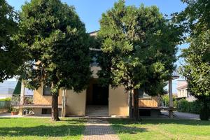 Casa indipendente con giardino e porticato