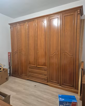 armadio di legno 
