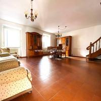 PORZIONE DI CASA CON 3 CAMERE DA LETTO