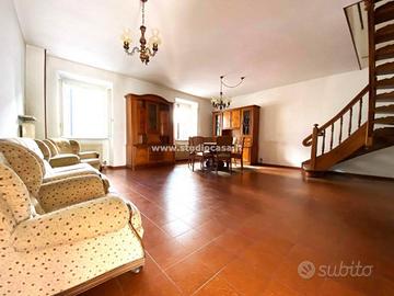 PORZIONE DI CASA CON 3 CAMERE DA LETTO