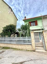3 LOCALI A BARLETTA