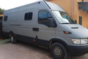 Van Iveco Daily 7 m del 2003 allestito camper 
