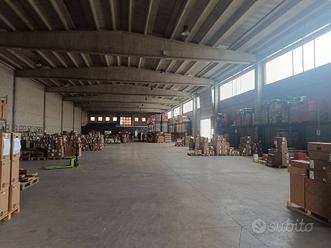 CAPANNONE 2000 MQ CON BAIE DI CARICO