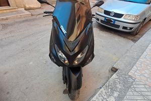 Scooter tmax nero 500