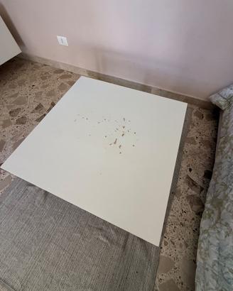 Tavolino da salotto moderno bianco con piedi croma