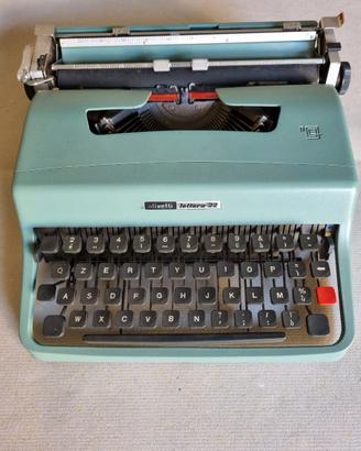 Macchina da scrivere Olivetti Lettera 32