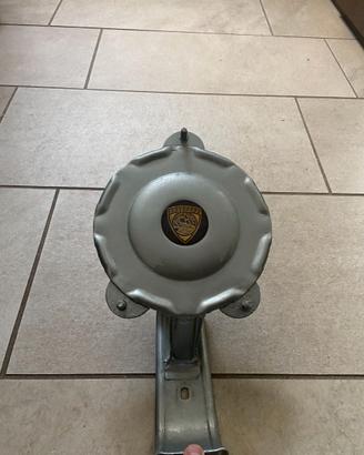 Porta ruota vespa d'epoca.