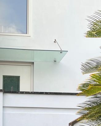 Pensilina per ingresso  in vetro e acciaio