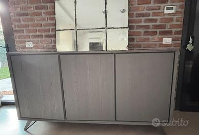 Madia/credenza