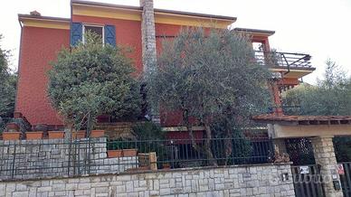 Villa di 324 m² con più di 5 locali e box auto dop
