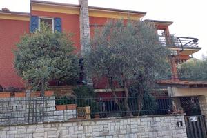 Villa di 324 m² con più di 5 locali e box auto dop