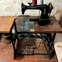 Macchina da cucire Necchi