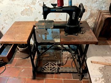 Macchina da cucire Necchi