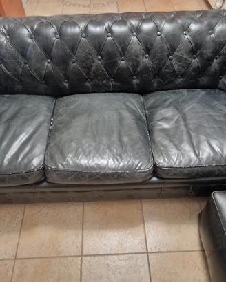 divano letto chesterfield  in pelle.