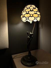 Abat-jour in ottone stile liberty e vetro tiffany