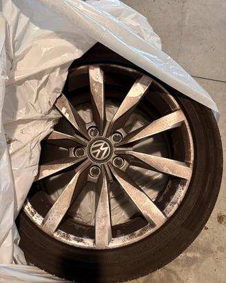 4 cerchi + 4 gomme 17 pollici VW Golf come nuove