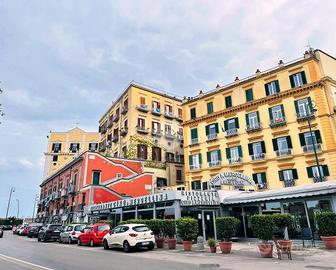 3 LOCALI A NAPOLI