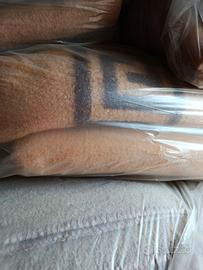 attrezzatura letto, stoviglie, accessori bambino