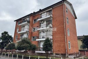 RIF. 479 - AMPIO TRILOCALE CON BOX AUTO