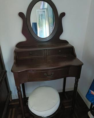 Mobiletto con specchio e sgabello