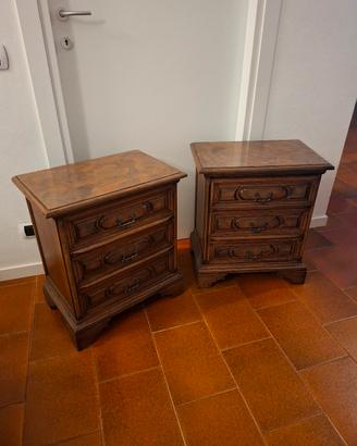 Coppia Comodini Classici Legno Lavorato 