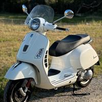 Piaggio Vespa 300 GTS - 2011