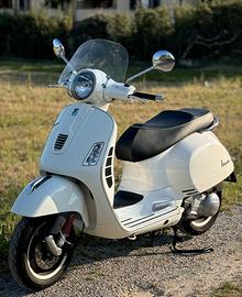 Piaggio Vespa 300 GTS - 2011