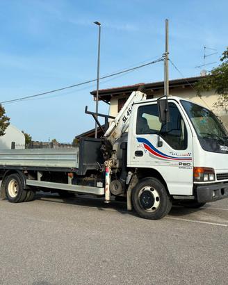 M158 - Isuzu patente C con gru 23 q 133000 km